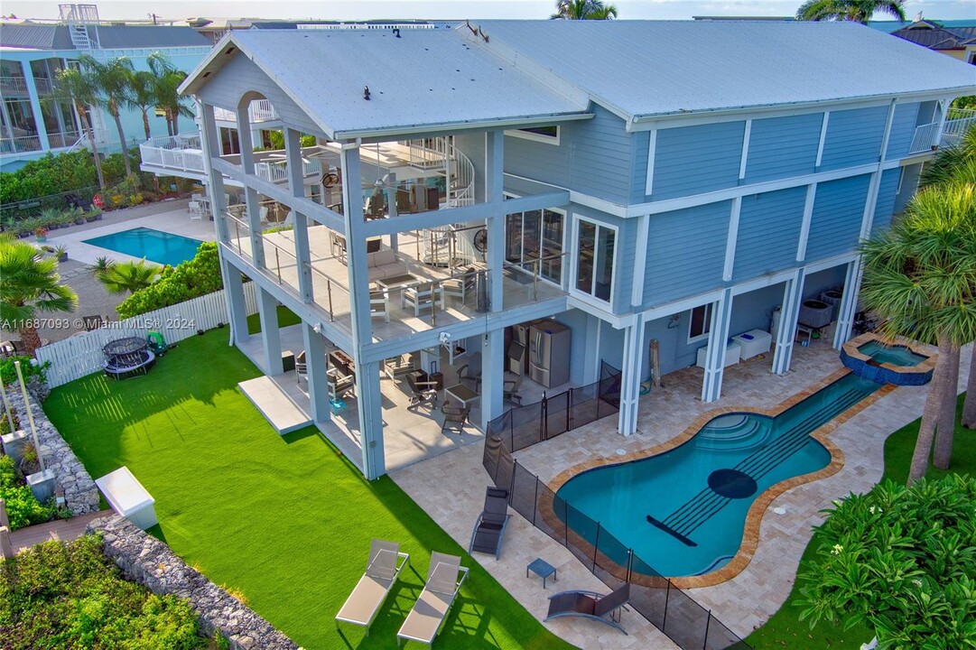 67 N Bounty Ln in Key Largo, FL - Foto de edificio