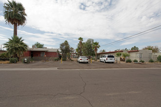 Chandler Oasis Apartments in Chandler, AZ - Foto de edificio - Building Photo