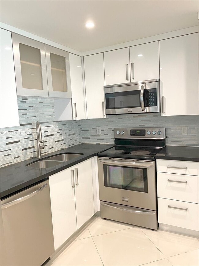 700 SE 2nd Ave in Deerfield Beach, FL - Building Photo - Building Photo
