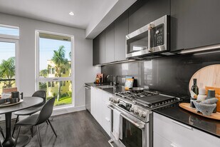 200 N Toluca St in Los Angeles, CA - Building Photo