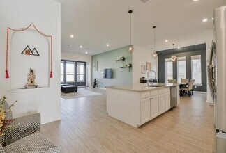 9407 Camden Clf Ct in Houston, TX - Foto de edificio - Building Photo