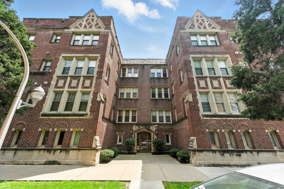 2611 W Rosemont Ave in Chicago, IL - Building Photo