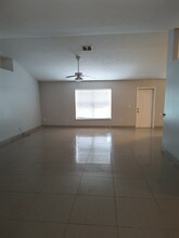 925 SW Gwendolen Ter in Port St. Lucie, FL - Building Photo - Building Photo