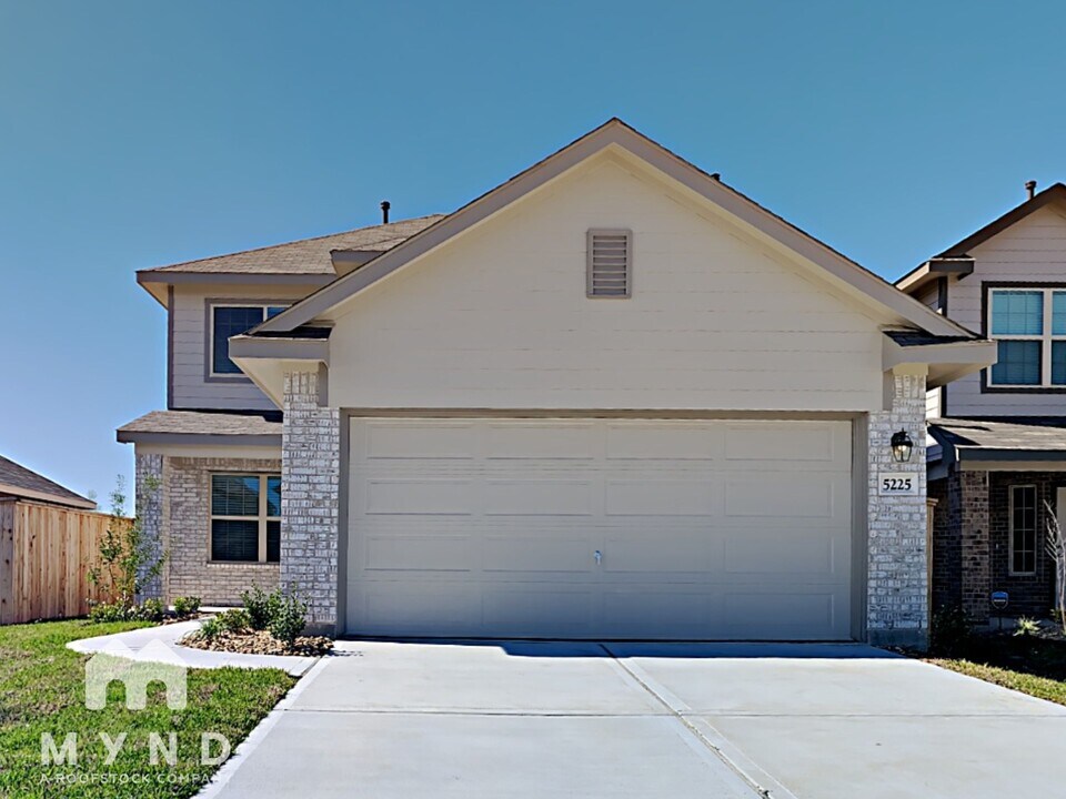 5225 Elrington Vly Ln in Porter, TX - Building Photo