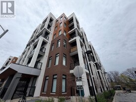 135 Canon Jackson Dr in Toronto, ON - Building Photo