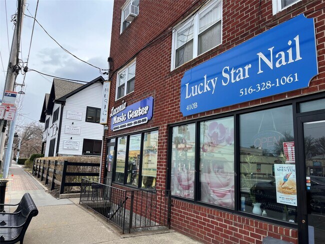 410 Jericho Turnpike in Hempstead, NY - Building Photo - Building Photo