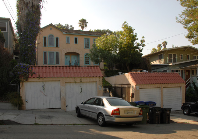 842 Hyperion Ave in Los Angeles, CA - Foto de edificio - Building Photo