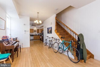2460 Emerald St in Philadelphia, PA - Building Photo - Building Photo