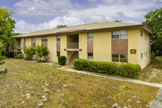 Shady Dell Condos in Melbourne, FL - Building Photo - Building Photo