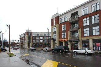 Centercourt Condominiums in Lexington, KY - Foto de edificio - Building Photo