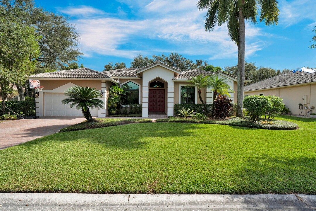 5718 NW 50th Dr in Coral Springs, FL - Building Photo