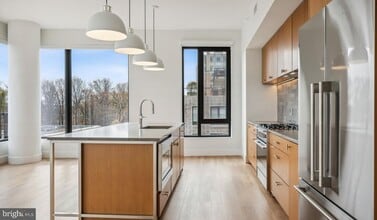 10511 Strathmore Hall St in North Bethesda, MD - Building Photo - Building Photo