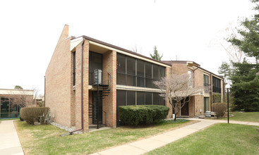 The Woods Condos in Livonia, MI - Building Photo - Building Photo