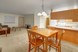 Dakota Apartments in Stanley, ND - Foto de edificio - Building Photo