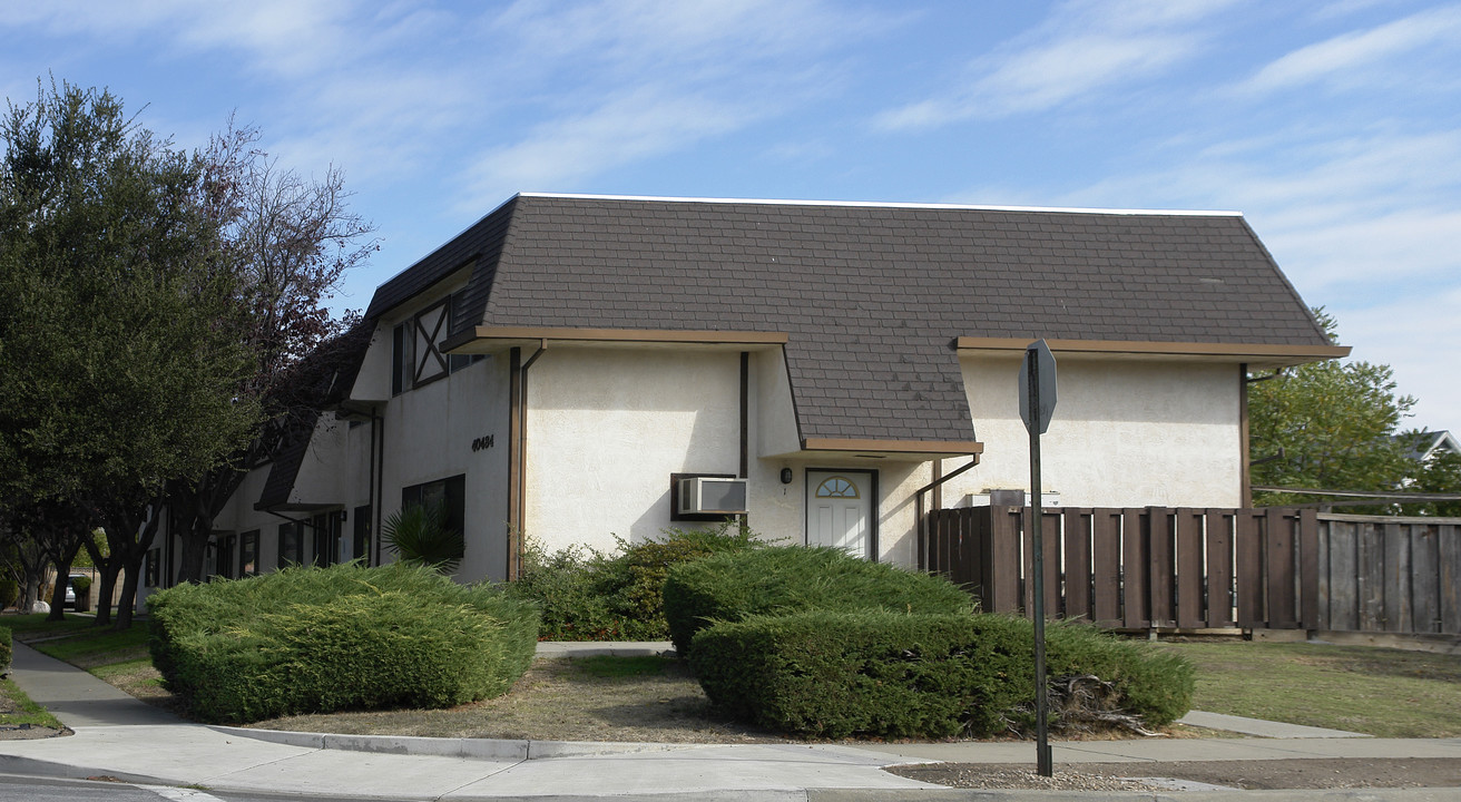 40484 Chapel Way in Fremont, CA - Foto de edificio