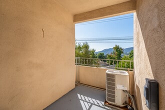 Montrose in Montrose, CA - Foto de edificio - Interior Photo