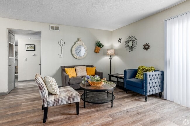 401 Tinker Diagonal St