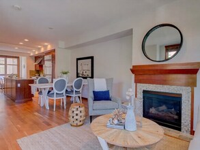 722 Nob Hill Ave N in Seattle, WA - Building Photo - Building Photo