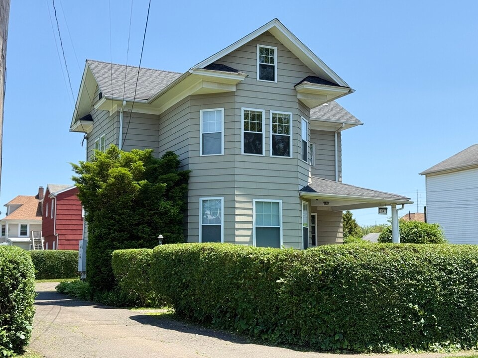 64 Osborne Ave in Norwalk, CT - Building Photo