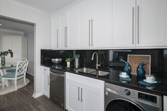 11 S Saxon Ave in Bay Shore, NY - Building Photo - Building Photo