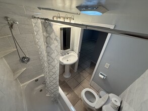 2210 N Lockwood Ave in Chicago, IL - Building Photo - Building Photo