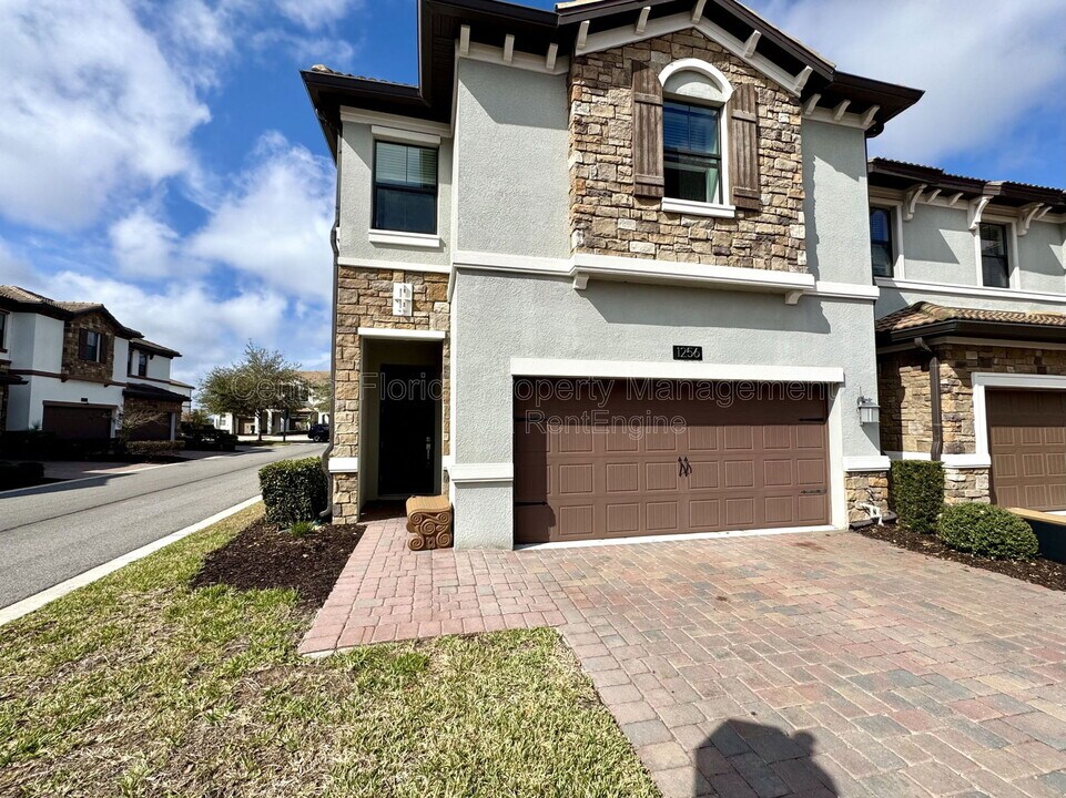 1256 Payne Stewart Dr in Davenport, FL - Building Photo