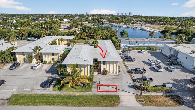 727 Hummingbird Way in North Palm Beach, FL - Building Photo - Building Photo
