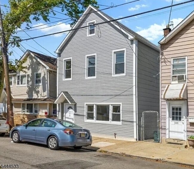property at 308 N 2nd St