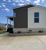 6105 E McKinney St in Denton, TX - Building Photo