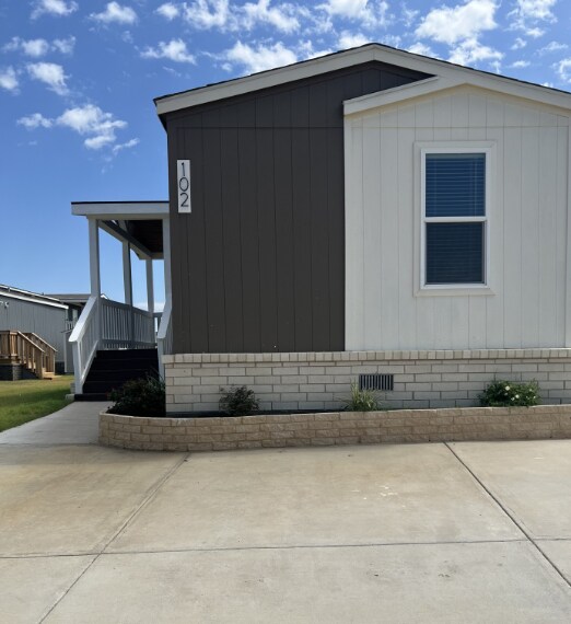 6105 E McKinney St in Denton, TX - Building Photo