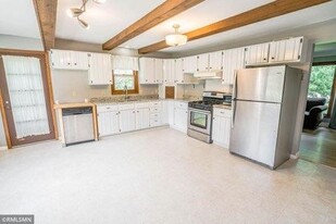 1434 County Road E W in St. Paul, MN - Building Photo