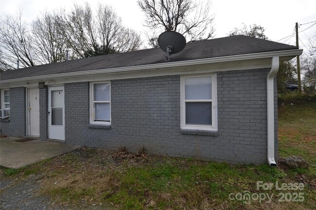 1009 Plymouth St, Unit A in Gastonia, NC - Building Photo - Building Photo
