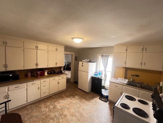 property at 712 McDonough St