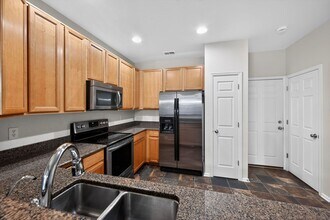 12743 Leyden St in Thornton, CO - Foto de edificio - Building Photo