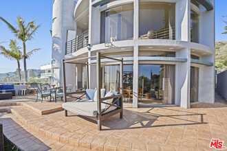 11834 Pacific Coast Hwy in Malibu, CA - Building Photo - Building Photo