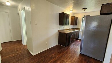 520 Sweetbriar Dr in Lewisville, TX - Building Photo - Building Photo