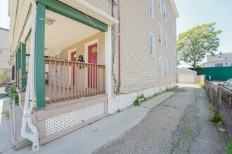 2395 Main St in Bridgeport, CT - Building Photo - Building Photo