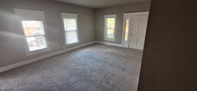 216 NE Douglas St, Unit #1 in Lee's Summit, MO - Building Photo - Building Photo