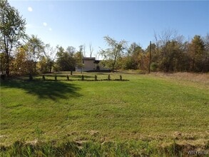 10332 Transit Rd in East Amherst, NY - Building Photo - Building Photo