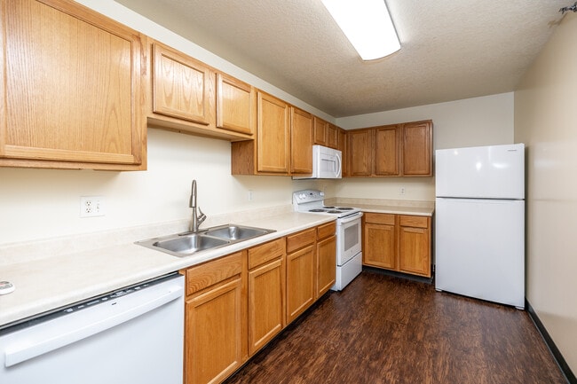 Sun Prairie & Vista Court in West Des Moines, IA - Foto de edificio - Interior Photo