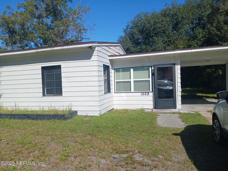 1669 Stafford Rd in Jacksonville, FL - Building Photo