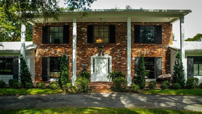 10700 Old Cutler Rd in Coral Gables, FL - Building Photo - Building Photo