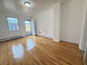 1012 Evergreen Ave in Bronx, NY - Building Photo - Building Photo