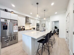 231 Maverick St, Unit 3 in Boston, MA - Foto de edificio - Building Photo