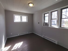 302 S 12th St, Unit 5 in New Castle, IN - Building Photo - Building Photo