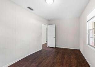 210 E 65th St in Jacksonville, FL - Building Photo - Building Photo