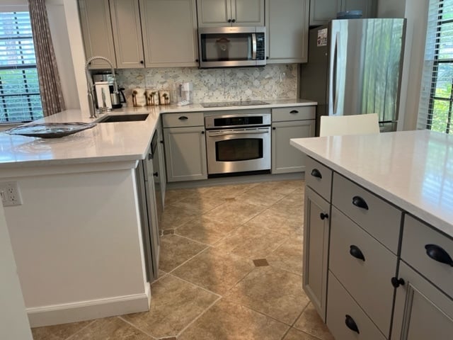 823 Meadowland Dr, Unit J in Naples, FL - Foto de edificio - Building Photo