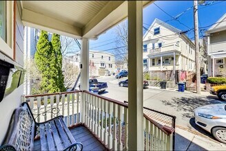 16 Cypress St in Somerville, MA - Building Photo - Building Photo