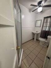 20 H St, Unit Apt B in Bakersfield, CA - Building Photo - Building Photo