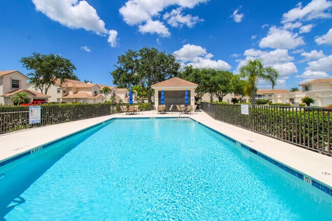 317 Sunrise Cay in Naples, FL - Building Photo - Building Photo